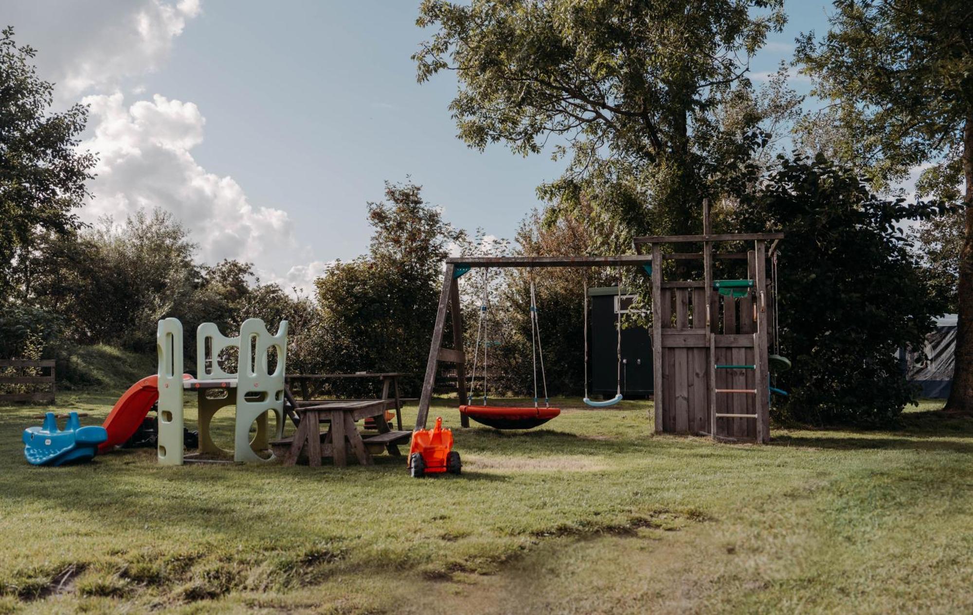 Finse Woning Op Camping De Tulpenweide Breezand Exterior photo